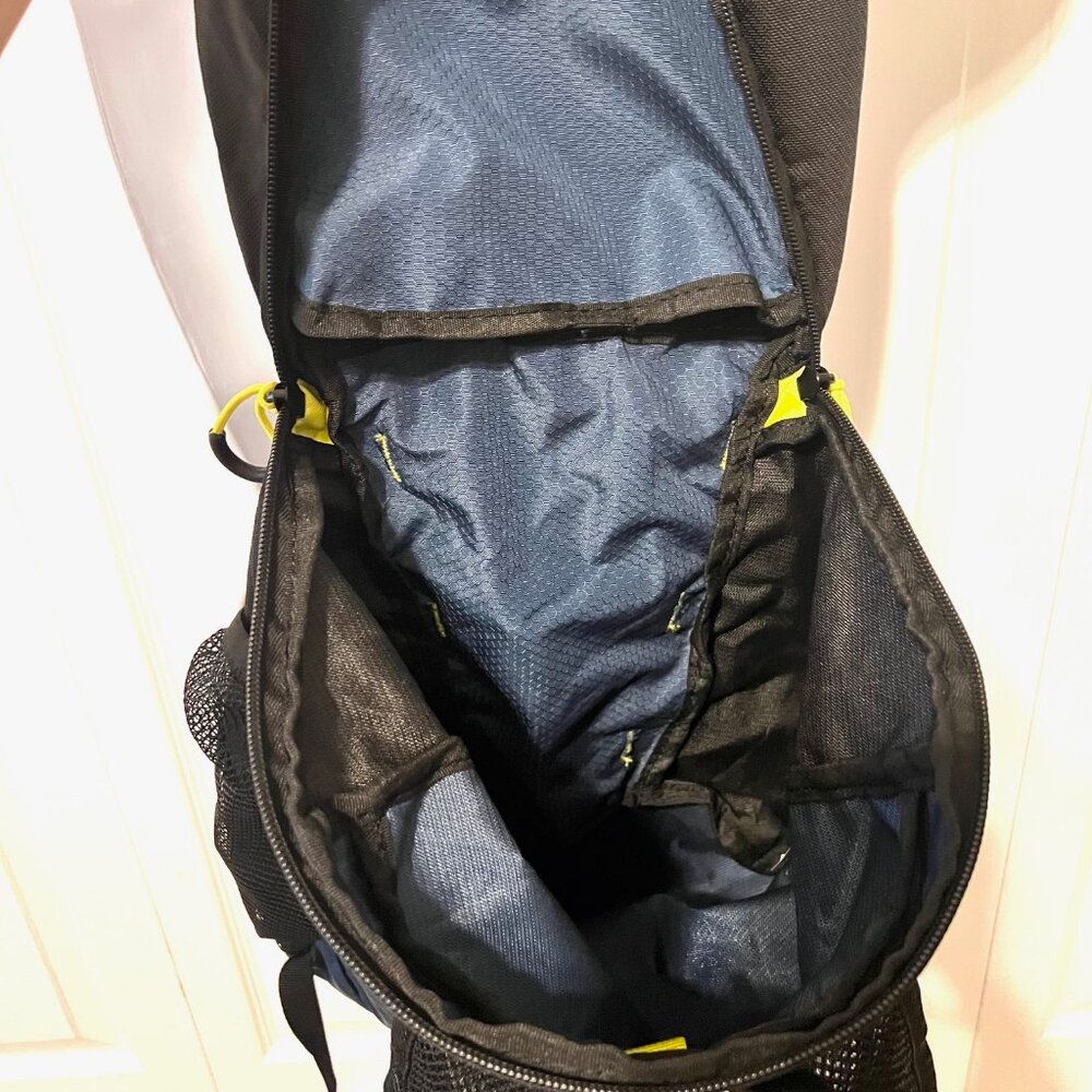 High Sierra Back Pack-Navy Blue/Black-Unisex-Lightweight-Mesh-Adjustable Straps - Picture 14 of 16